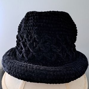 Chenille woman's hat. JAUNTY!